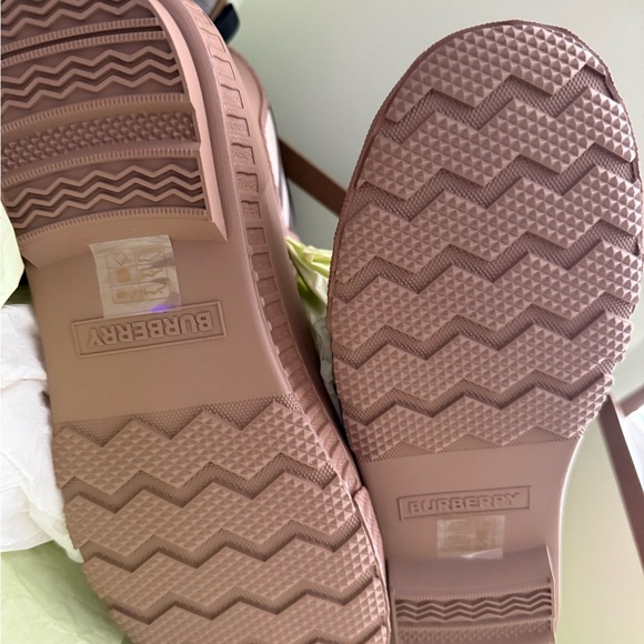 Burberry - Picture 7 of 7